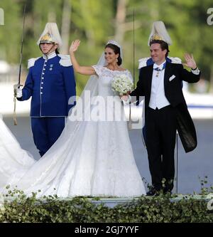 STOCKHOLM 20130608 Prinzessin Madeleine und Christopher O`Neill treffen nach ihrer Hochzeit in der Königlichen Kapelle von Stockholm, Schweden, am 8. Juni 2013, im Schloss Drottningholm ein. Foto: Christine Olsson / SCANPIX / kod 10430 Stockfoto